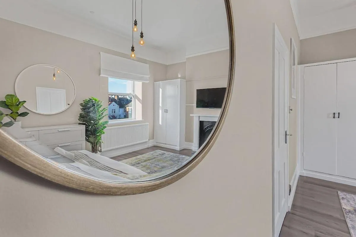 New Beautiful 5 Bedroom Apt In Kemp Town Brighton