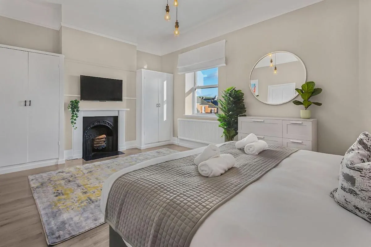 New Beautiful 5 Bedroom Apt In Kemp Town Brighton